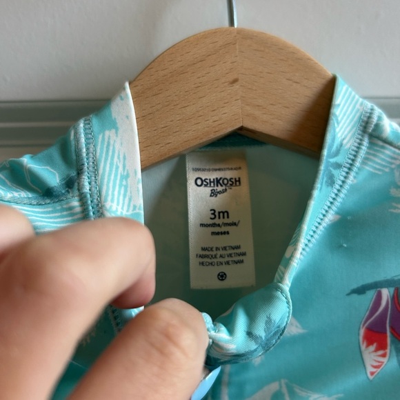 OshKosh‎ infant swimsuit size 3 months - Picture 3 of 5